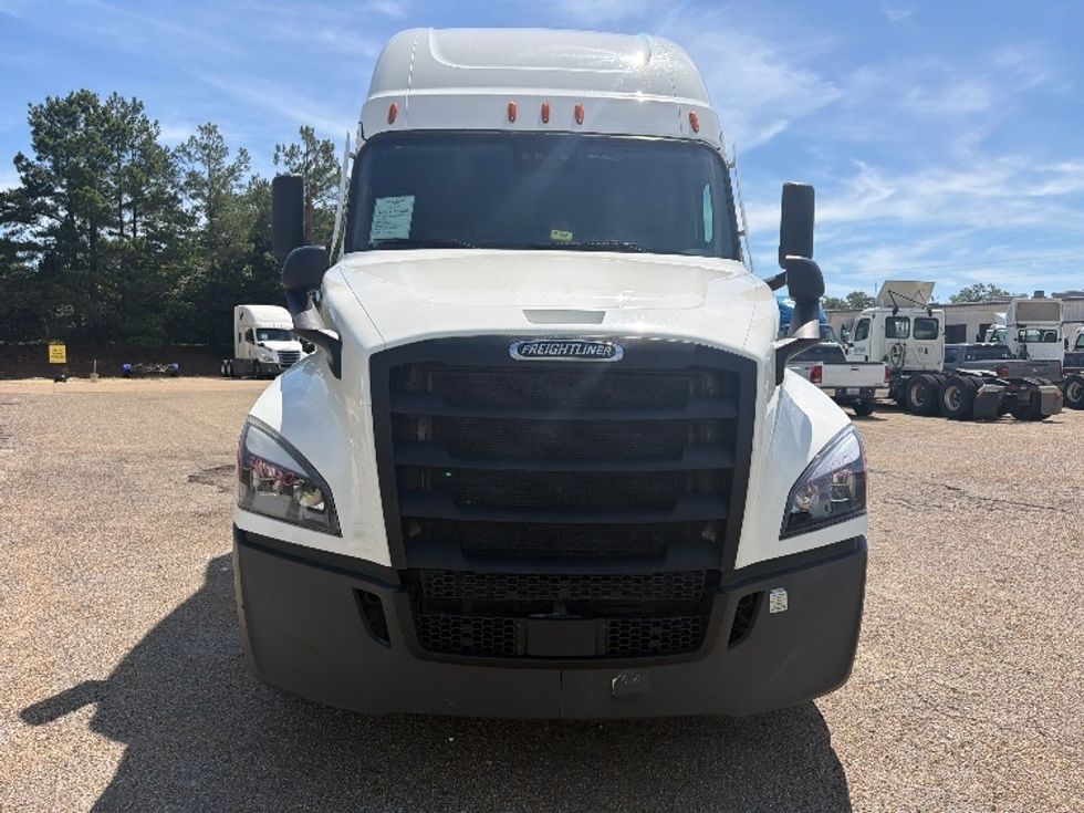 Sleeper Tractor-Heavy Duty Tractors-Freightliner-2022-T12664ST-Belden-MS-633,576\n\t\tmiles-$ 56,500 - Image 2