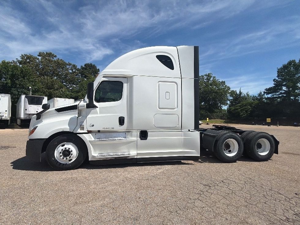 Sleeper Tractor-Heavy Duty Tractors-Freightliner-2022-T12664ST-Belden-MS-633,576\n\t\tmiles-$ 56,500 - Image 4