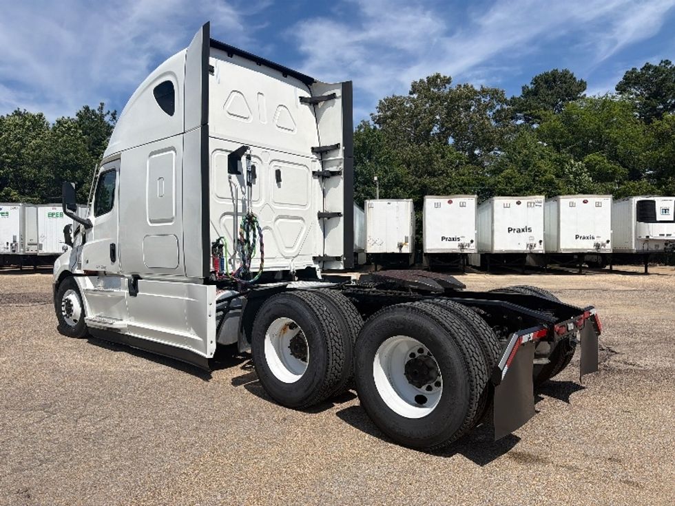 Sleeper Tractor-Heavy Duty Tractors-Freightliner-2022-T12664ST-Belden-MS-633,576\n\t\tmiles-$ 56,500 - Image 5