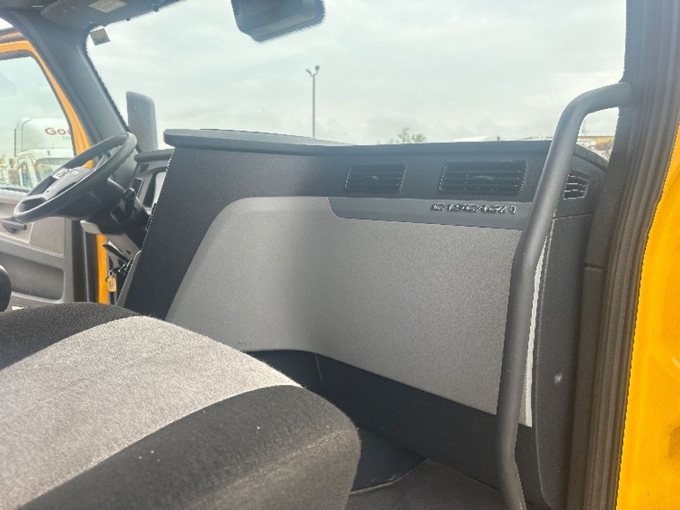 Sleeper Tractor-Heavy Duty Tractors-Freightliner-2022-T12664ST-Belleville-ON-484,410\n\t\tkm-$ 109,750 - Image 14