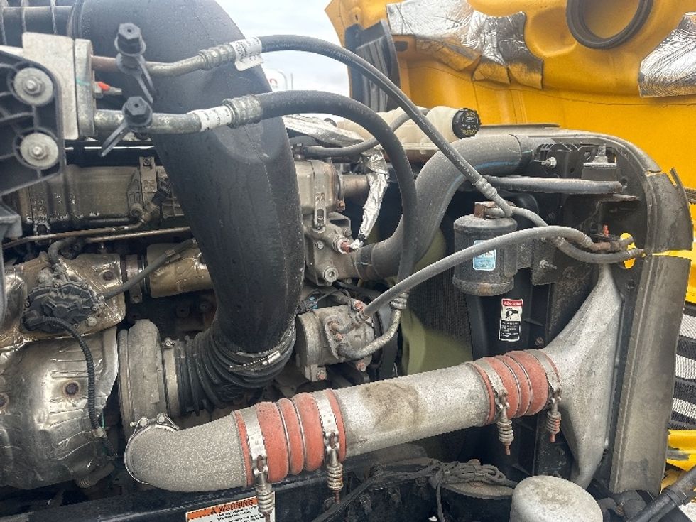 Sleeper Tractor-Heavy Duty Tractors-Freightliner-2022-T12664ST-Belleville-ON-484,410\n\t\tkm-$ 109,750 - Image 20