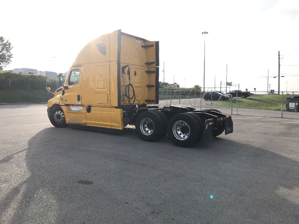 Sleeper Tractor-Heavy Duty Tractors-Freightliner-2022-T12664ST-Belleville-ON-484,410\n\t\tkm-$ 109,750 - Image 5