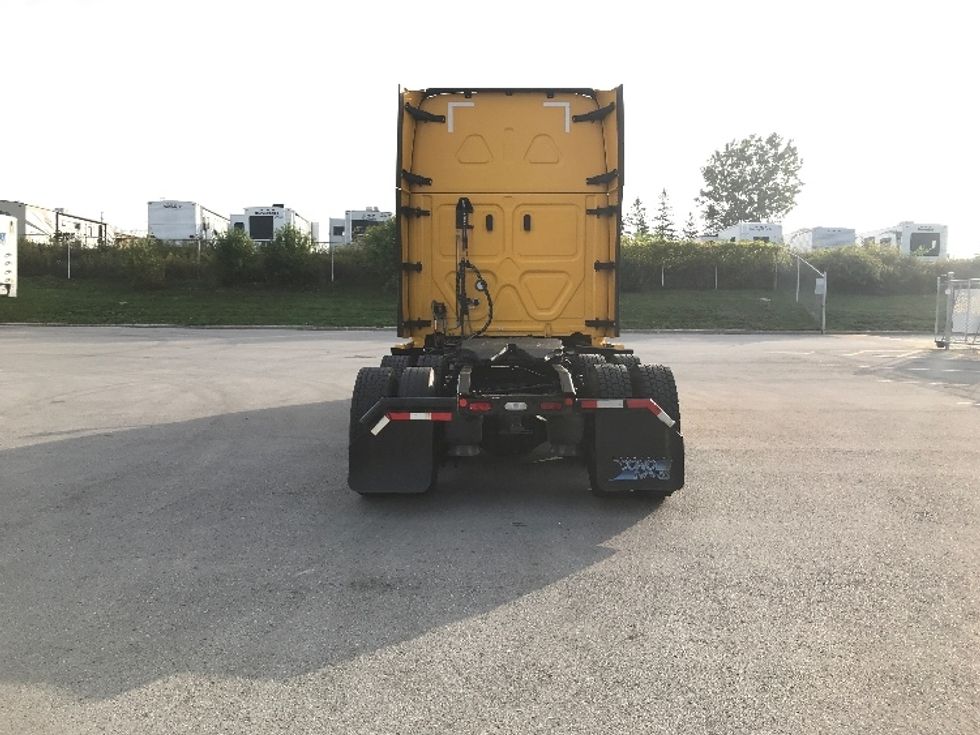 Sleeper Tractor-Heavy Duty Tractors-Freightliner-2022-T12664ST-Belleville-ON-484,410\n\t\tkm-$ 109,750 - Image 6