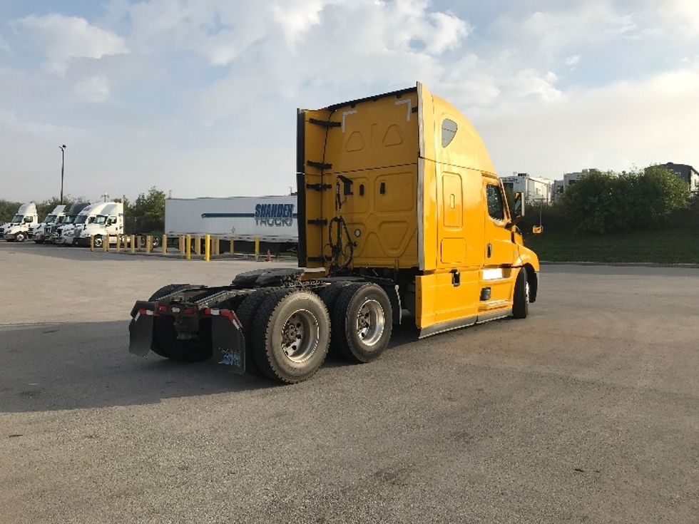 Sleeper Tractor-Heavy Duty Tractors-Freightliner-2022-T12664ST-Belleville-ON-484,410\n\t\tkm-$ 109,750 - Image 7