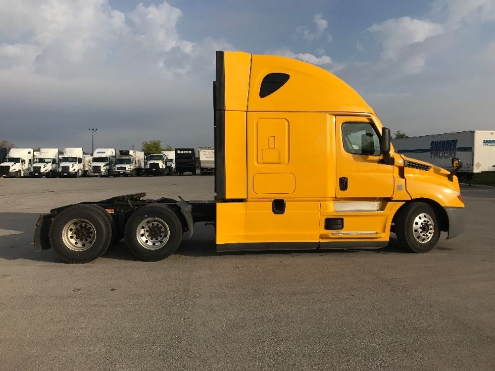 Sleeper Tractor-Heavy Duty Tractors-Freightliner-2022-T12664ST-Belleville-ON-484,410\n\t\tkm-$ 109,750 - Image 8