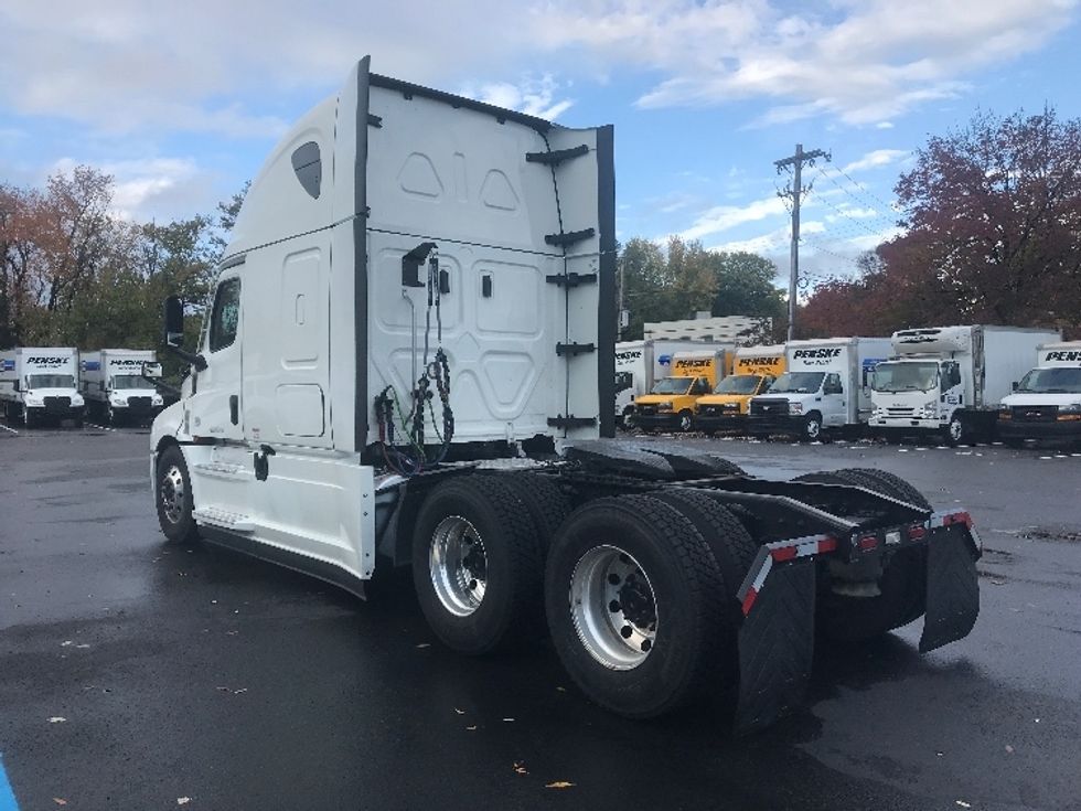 Sleeper Tractor-Heavy Duty Tractors-Freightliner-2022-T12664ST-Bensalem-PA-415,109\n\t\tmiles-$ 77,000 - Image 5