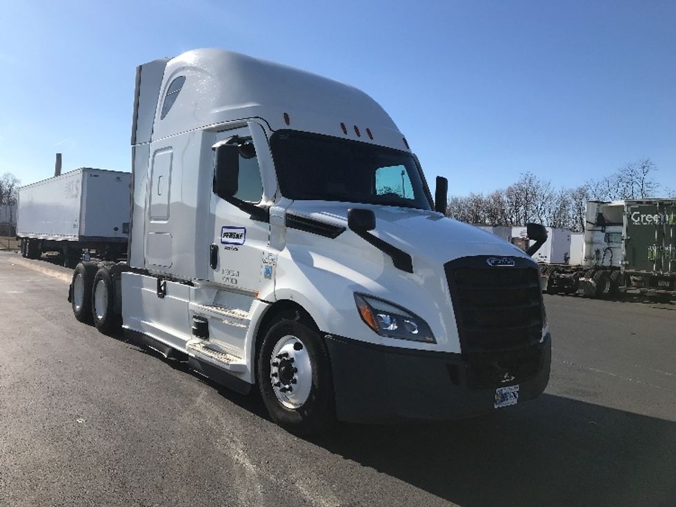 Sleeper Tractor-Heavy Duty Tractors-Freightliner-2022-T12664ST-Bensalem-PA-541,910\n\t\tmiles-$ 70,250 - Image 1