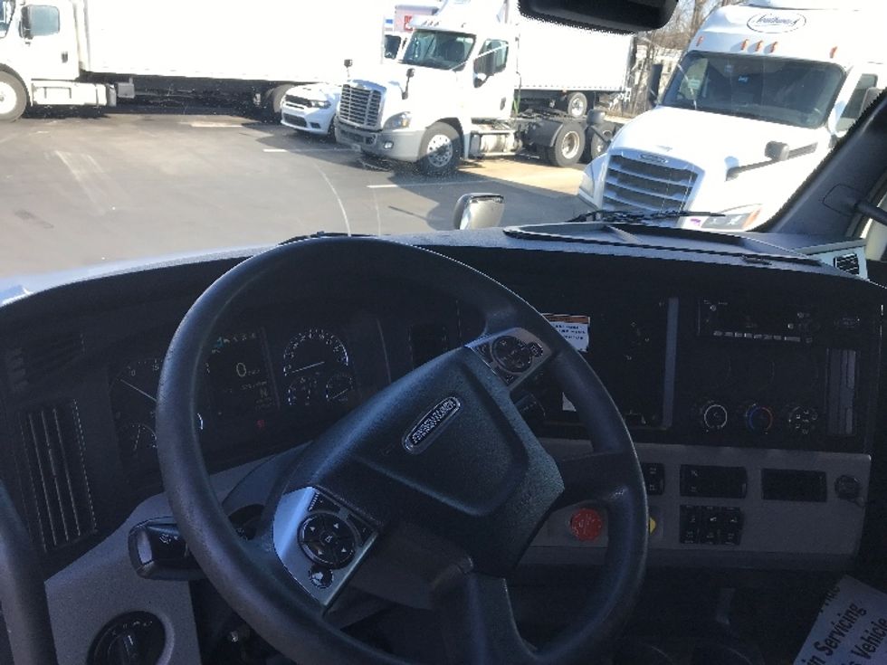 Sleeper Tractor-Heavy Duty Tractors-Freightliner-2022-T12664ST-Bensalem-PA-541,910\n\t\tmiles-$ 70,250 - Image 10