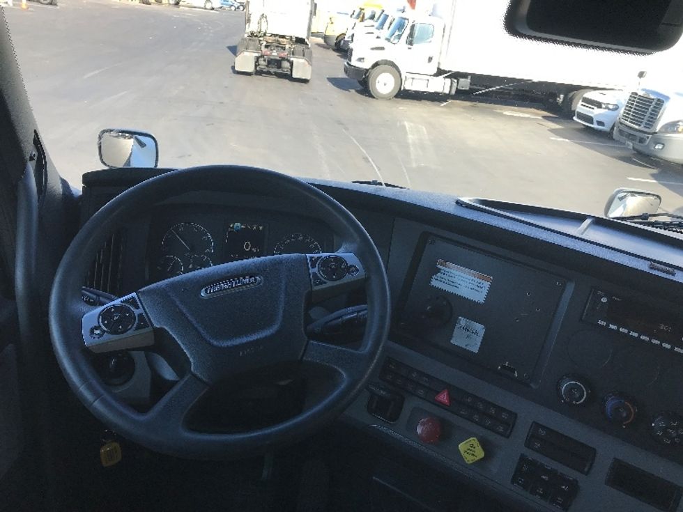 Sleeper Tractor-Heavy Duty Tractors-Freightliner-2022-T12664ST-Bensalem-PA-541,910\n\t\tmiles-$ 70,250 - Image 11