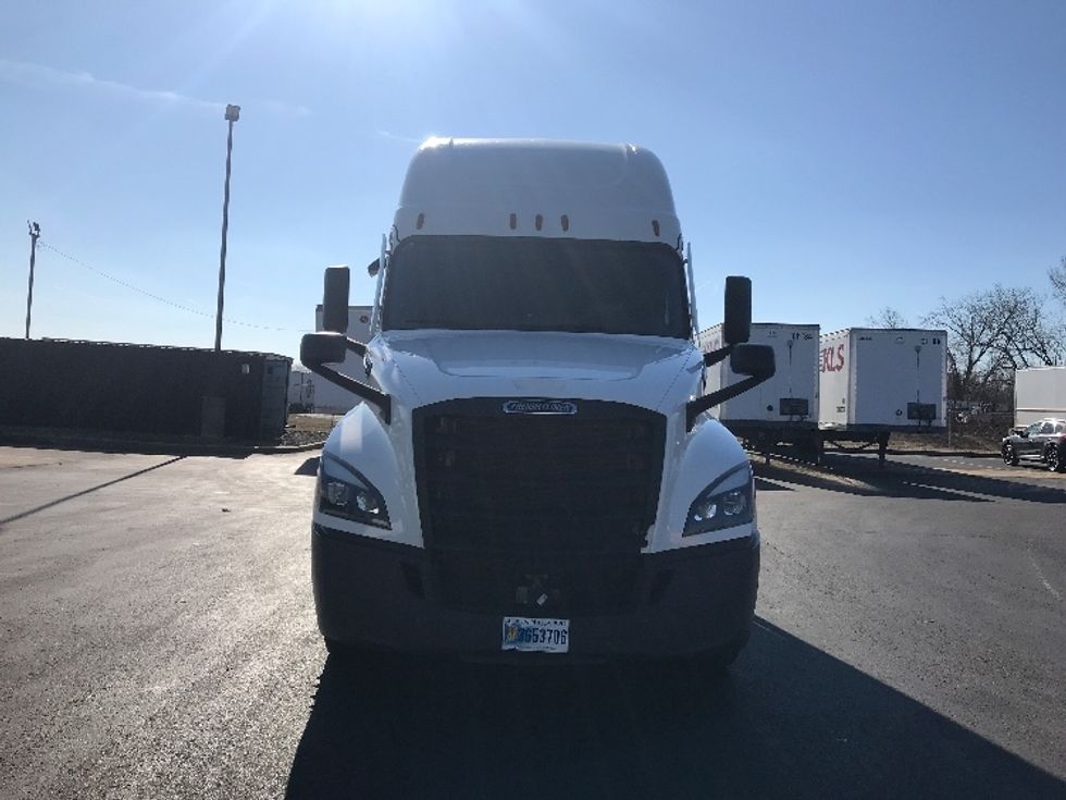 Sleeper Tractor-Heavy Duty Tractors-Freightliner-2022-T12664ST-Bensalem-PA-541,910\n\t\tmiles-$ 70,250 - Image 2