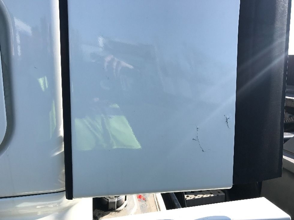 Sleeper Tractor-Heavy Duty Tractors-Freightliner-2022-T12664ST-Bensalem-PA-541,910\n\t\tmiles-$ 70,250 - Image 23