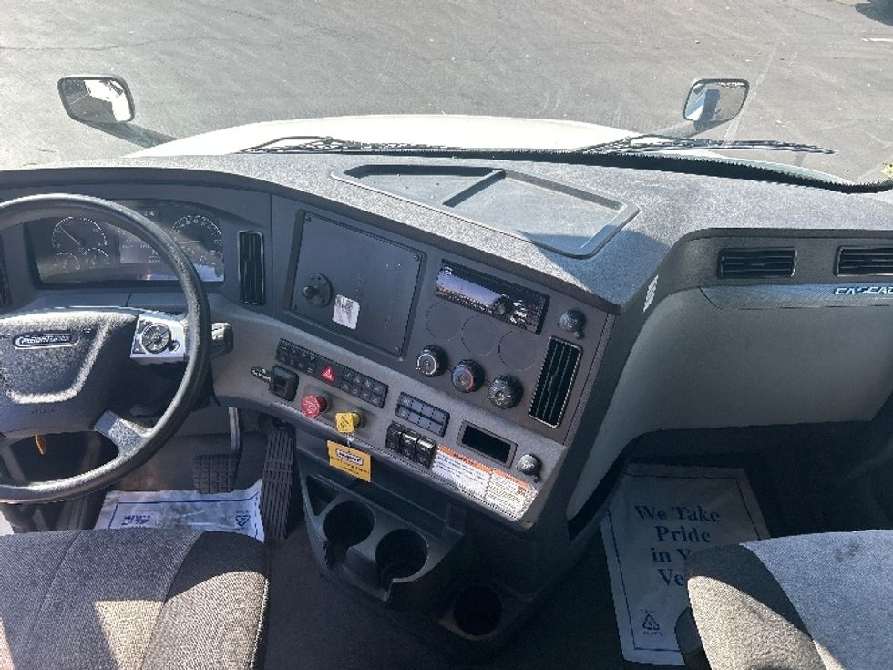 Sleeper Tractor-Heavy Duty Tractors-Freightliner-2022-T12664ST-Bethlehem-PA-264,265\n\t\tmiles-$ 90,500 - Image 12