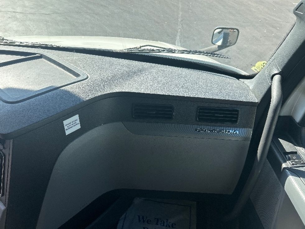 Sleeper Tractor-Heavy Duty Tractors-Freightliner-2022-T12664ST-Bethlehem-PA-264,265\n\t\tmiles-$ 90,500 - Image 14