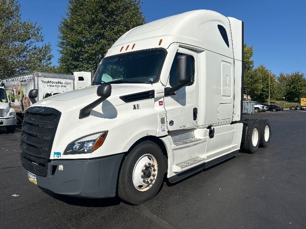 Sleeper Tractor-Heavy Duty Tractors-Freightliner-2022-T12664ST-Bethlehem-PA-264,265\n\t\tmiles-$ 90,500 - Image 3