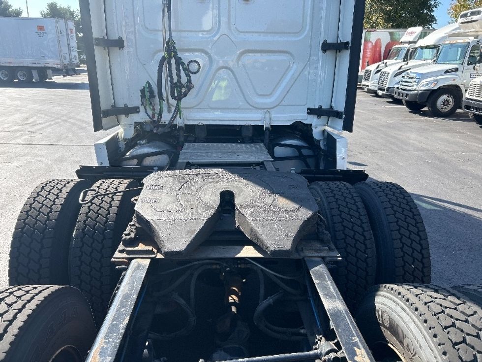 Sleeper Tractor-Heavy Duty Tractors-Freightliner-2022-T12664ST-Bethlehem-PA-264,265\n\t\tmiles-$ 90,500 - Image 6