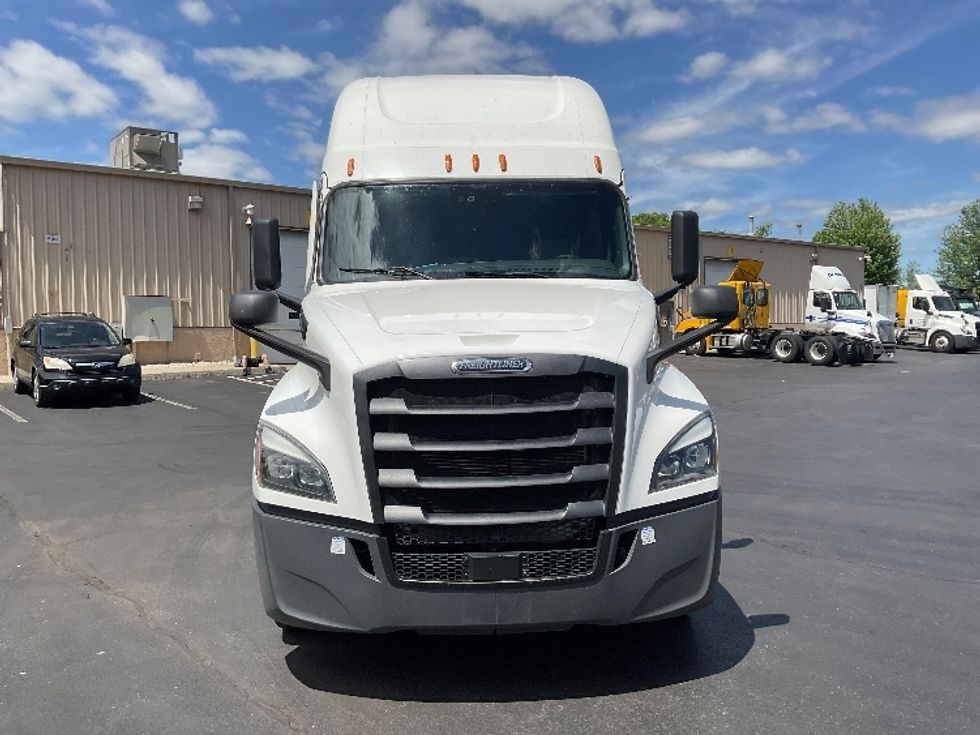 Sleeper Tractor-Heavy Duty Tractors-Freightliner-2022-T12664ST-Bethlehem-PA-417,889\n\t\tmiles-$ 78,250 - Image 2