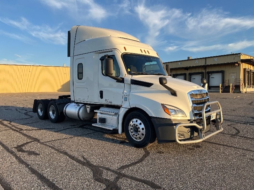Sleeper Tractor-Heavy Duty Tractors-Freightliner-2022-T12664ST-Billings-MT-210,559\n\t\tmiles-$ 107,750 - Image 1
