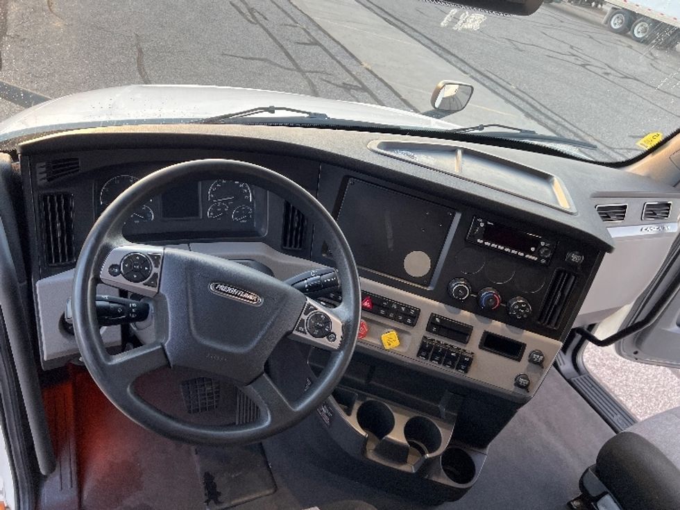 Sleeper Tractor-Heavy Duty Tractors-Freightliner-2022-T12664ST-Billings-MT-210,559\n\t\tmiles-$ 107,750 - Image 11