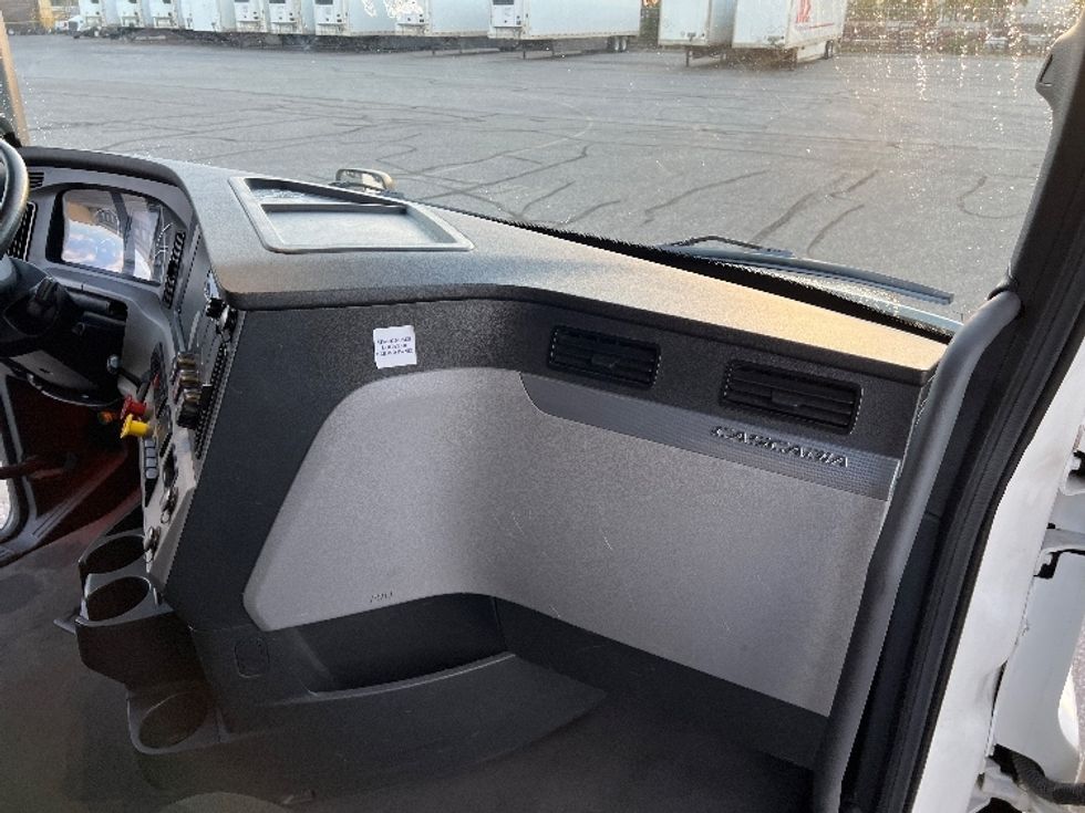 Sleeper Tractor-Heavy Duty Tractors-Freightliner-2022-T12664ST-Billings-MT-210,559\n\t\tmiles-$ 107,750 - Image 14
