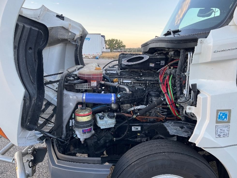 Sleeper Tractor-Heavy Duty Tractors-Freightliner-2022-T12664ST-Billings-MT-210,559\n\t\tmiles-$ 107,750 - Image 21