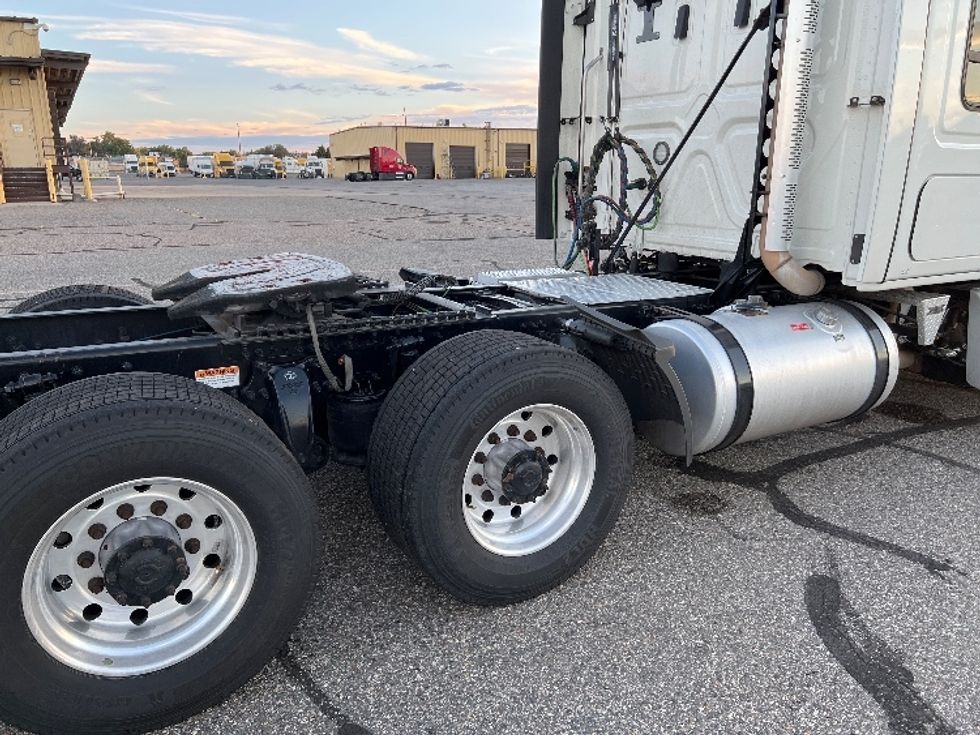 Sleeper Tractor-Heavy Duty Tractors-Freightliner-2022-T12664ST-Billings-MT-210,559\n\t\tmiles-$ 107,750 - Image 22