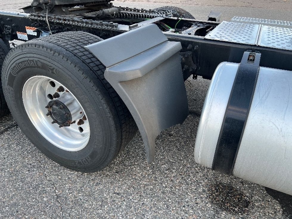 Sleeper Tractor-Heavy Duty Tractors-Freightliner-2022-T12664ST-Billings-MT-210,559\n\t\tmiles-$ 107,750 - Image 24