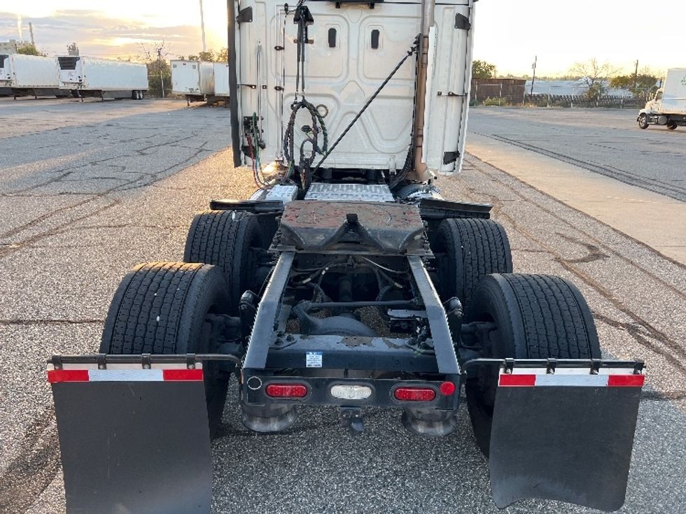 Sleeper Tractor-Heavy Duty Tractors-Freightliner-2022-T12664ST-Billings-MT-210,559\n\t\tmiles-$ 107,750 - Image 6