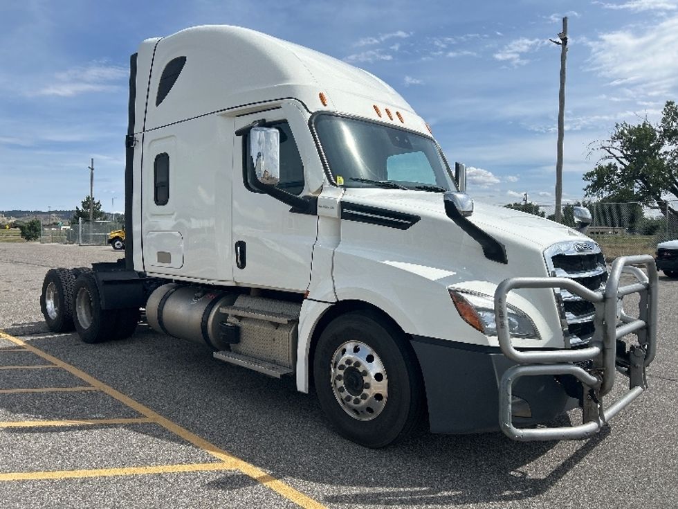 Sleeper Tractor-Heavy Duty Tractors-Freightliner-2022-T12664ST-Billings-MT-490,845\n\t\tmiles-$ 78,750 - Image 1