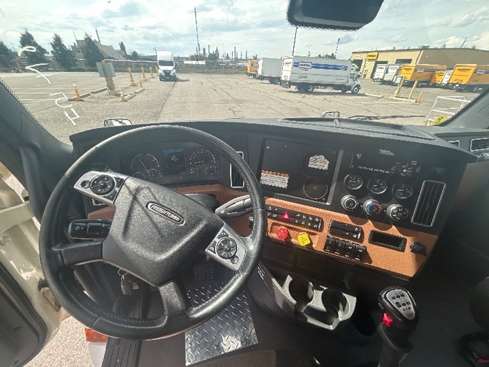 Sleeper Tractor-Heavy Duty Tractors-Freightliner-2022-T12664ST-Billings-MT-490,845\n\t\tmiles-$ 78,750 - Image 11