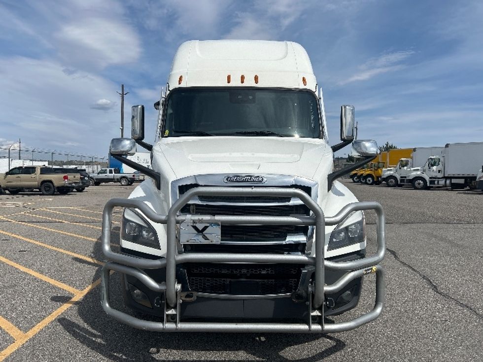 Sleeper Tractor-Heavy Duty Tractors-Freightliner-2022-T12664ST-Billings-MT-490,845\n\t\tmiles-$ 78,750 - Image 2
