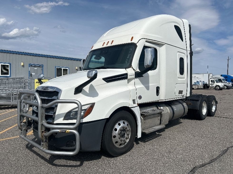 Sleeper Tractor-Heavy Duty Tractors-Freightliner-2022-T12664ST-Billings-MT-490,845\n\t\tmiles-$ 78,750 - Image 3