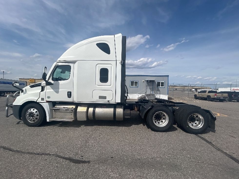 Sleeper Tractor-Heavy Duty Tractors-Freightliner-2022-T12664ST-Billings-MT-490,845\n\t\tmiles-$ 78,750 - Image 4