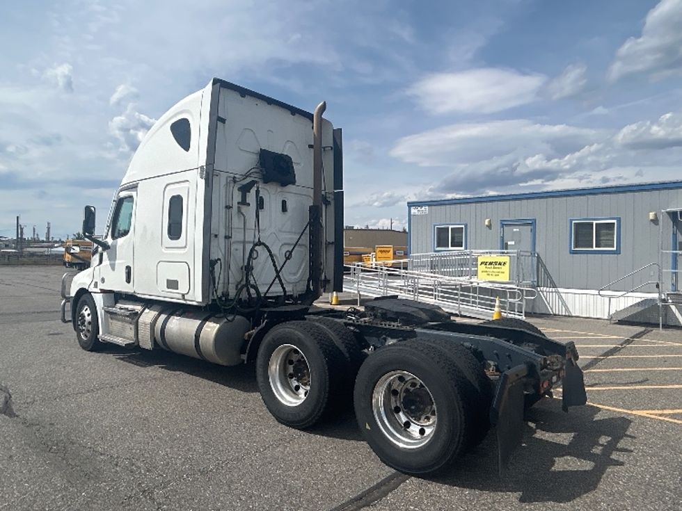 Sleeper Tractor-Heavy Duty Tractors-Freightliner-2022-T12664ST-Billings-MT-490,845\n\t\tmiles-$ 78,750 - Image 5
