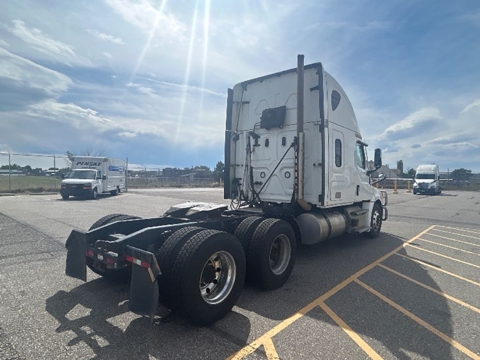 Sleeper Tractor-Heavy Duty Tractors-Freightliner-2022-T12664ST-Billings-MT-490,845\n\t\tmiles-$ 78,750 - Image 7