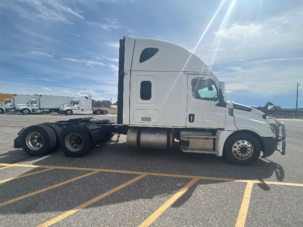 Sleeper Tractor-Heavy Duty Tractors-Freightliner-2022-T12664ST-Billings-MT-490,845\n\t\tmiles-$ 78,750 - Image 8