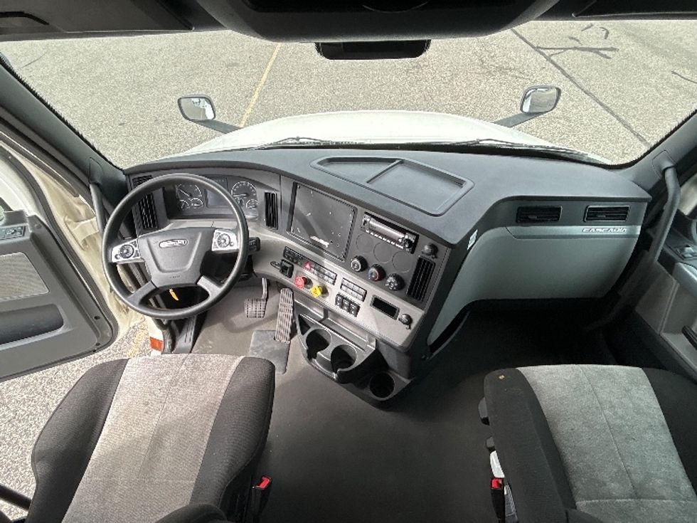 Sleeper Tractor-Heavy Duty Tractors-Freightliner-2022-T12664ST-Billings-MT-501,063\n\t\tmiles-$ 78,250 - Image 12