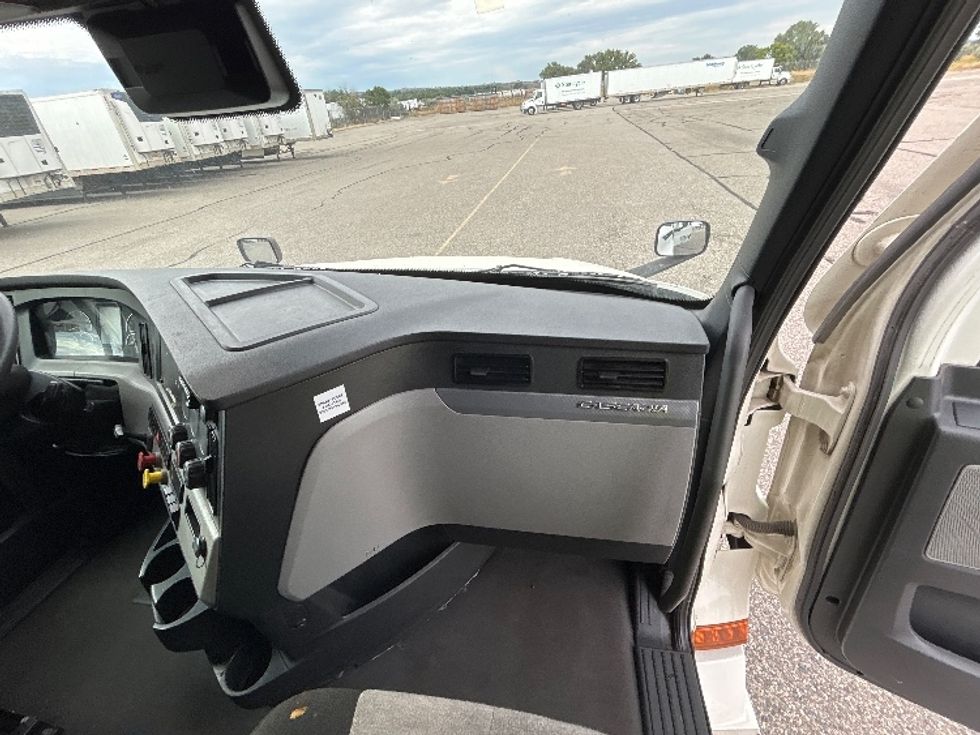 Sleeper Tractor-Heavy Duty Tractors-Freightliner-2022-T12664ST-Billings-MT-501,063\n\t\tmiles-$ 78,250 - Image 14