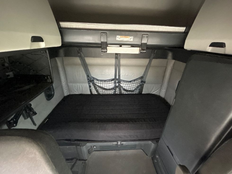 Sleeper Tractor-Heavy Duty Tractors-Freightliner-2022-T12664ST-Billings-MT-501,063\n\t\tmiles-$ 78,250 - Image 16