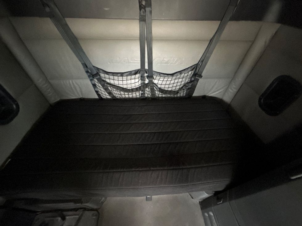 Sleeper Tractor-Heavy Duty Tractors-Freightliner-2022-T12664ST-Billings-MT-501,063\n\t\tmiles-$ 78,250 - Image 17