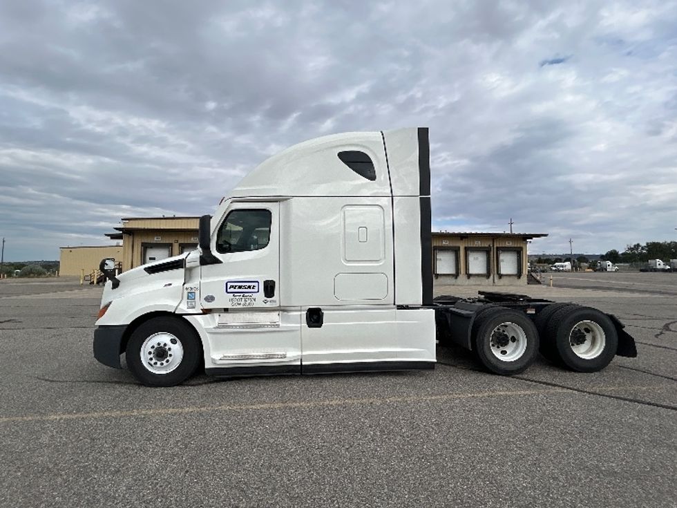 Sleeper Tractor-Heavy Duty Tractors-Freightliner-2022-T12664ST-Billings-MT-501,063\n\t\tmiles-$ 78,250 - Image 4