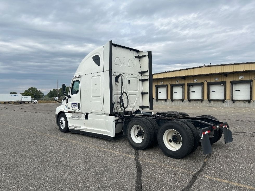 Sleeper Tractor-Heavy Duty Tractors-Freightliner-2022-T12664ST-Billings-MT-501,063\n\t\tmiles-$ 78,250 - Image 5
