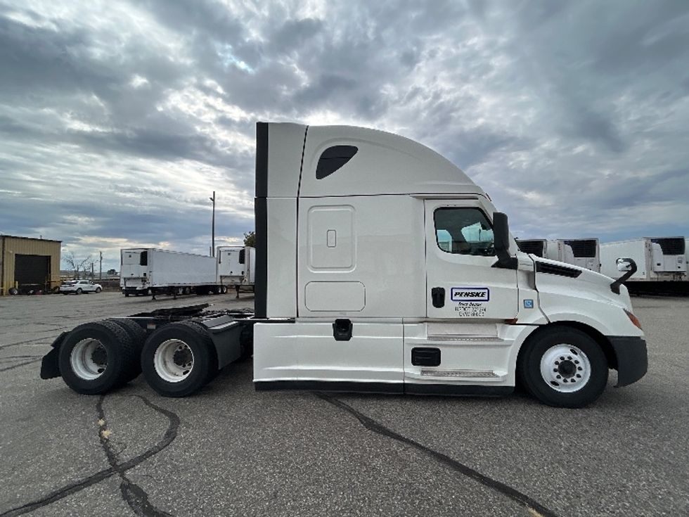 Sleeper Tractor-Heavy Duty Tractors-Freightliner-2022-T12664ST-Billings-MT-501,063\n\t\tmiles-$ 78,250 - Image 8