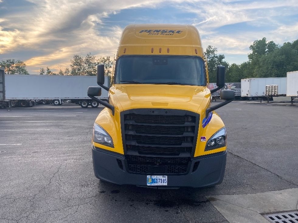 Sleeper Tractor-Heavy Duty Tractors-Freightliner-2022-T12664ST-Binghamton-NY-545,798\n\t\tmiles-$ 69,250 - Image 2