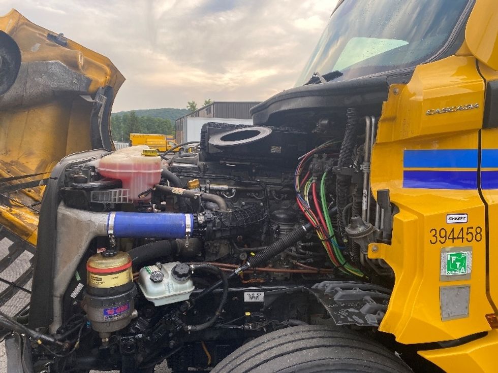 Sleeper Tractor-Heavy Duty Tractors-Freightliner-2022-T12664ST-Binghamton-NY-545,798\n\t\tmiles-$ 69,250 - Image 21