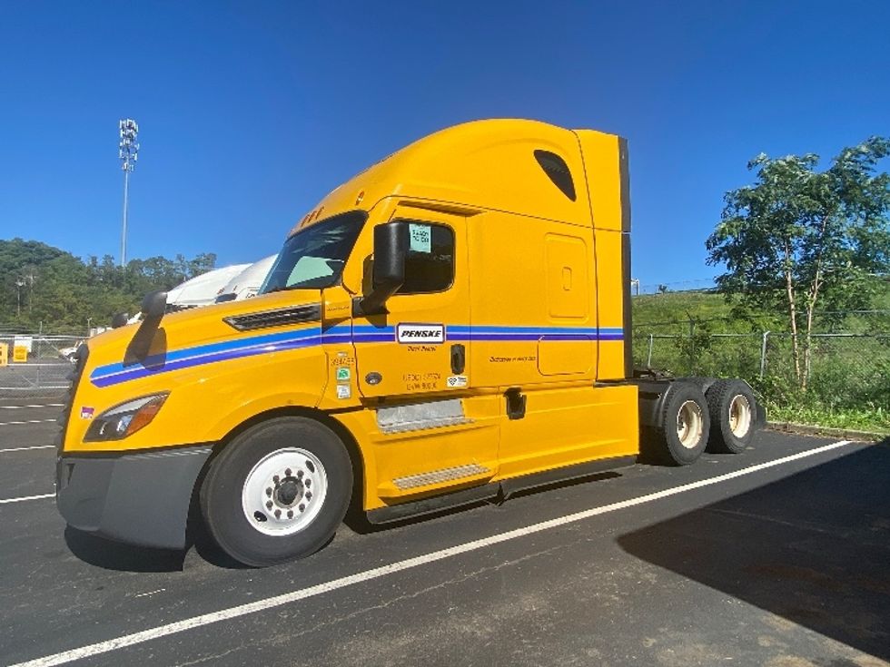 Sleeper Tractor-Heavy Duty Tractors-Freightliner-2022-T12664ST-Binghamton-NY-545,798\n\t\tmiles-$ 69,250 - Image 3