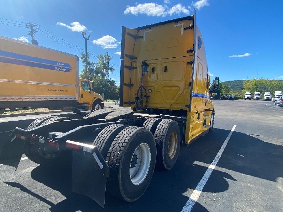 Sleeper Tractor-Heavy Duty Tractors-Freightliner-2022-T12664ST-Binghamton-NY-545,798\n\t\tmiles-$ 69,250 - Image 7