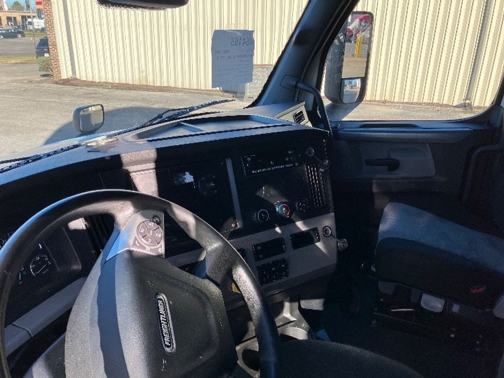 Sleeper Tractor-Heavy Duty Tractors-Freightliner-2022-T12664ST-Birmingham-AL-379,683\n\t\tmiles-$ 80,250 - Image 10