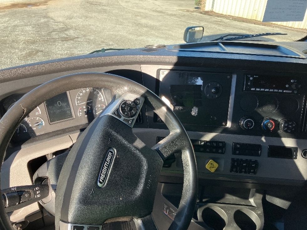 Sleeper Tractor-Heavy Duty Tractors-Freightliner-2022-T12664ST-Birmingham-AL-379,683\n\t\tmiles-$ 80,250 - Image 11