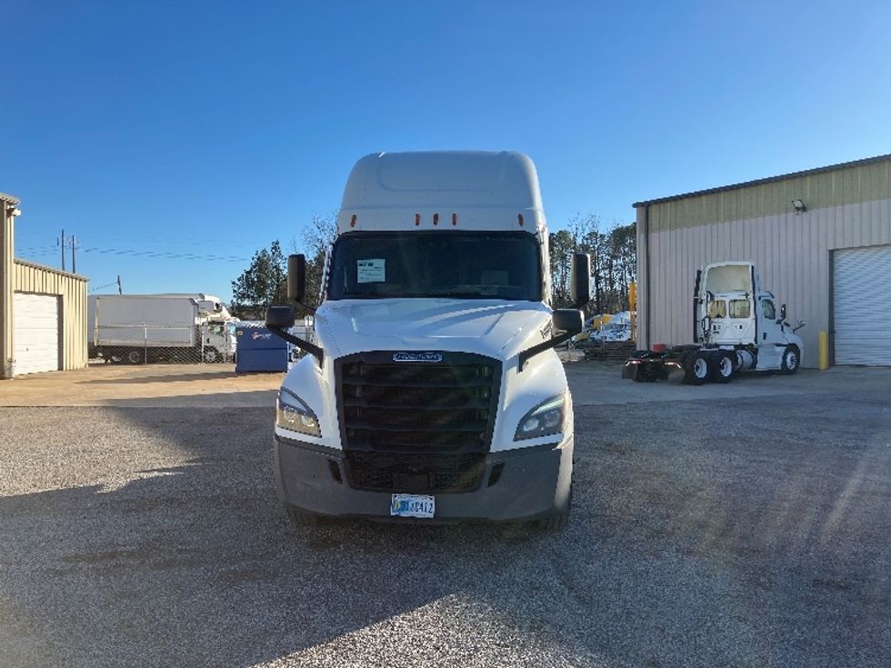Sleeper Tractor-Heavy Duty Tractors-Freightliner-2022-T12664ST-Birmingham-AL-379,683\n\t\tmiles-$ 80,250 - Image 2