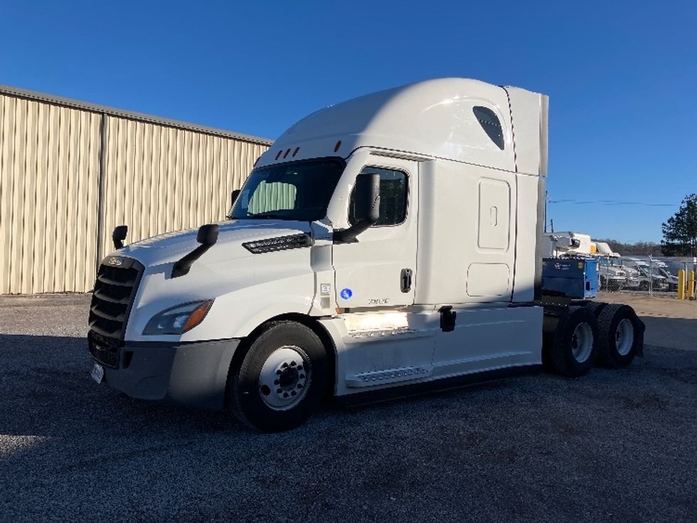 Sleeper Tractor-Heavy Duty Tractors-Freightliner-2022-T12664ST-Birmingham-AL-379,683\n\t\tmiles-$ 80,250 - Image 3